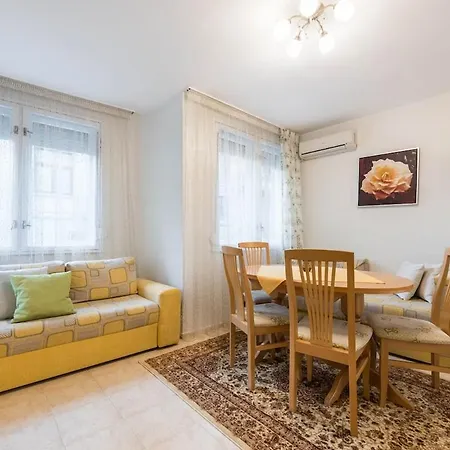 Calm Space In Center דירה וארנה