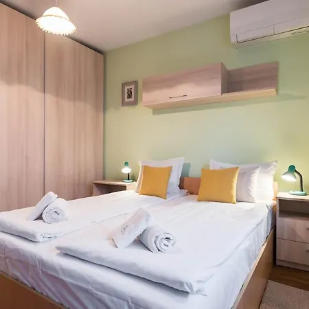 Calm Space In Center דירה וארנה