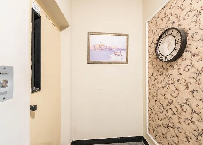 Calm Space In Center 바르나