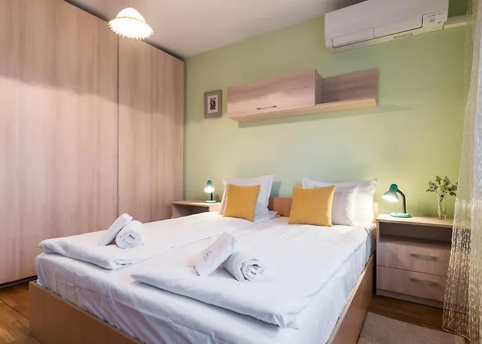 Calm Space In Center 아파트 바르나