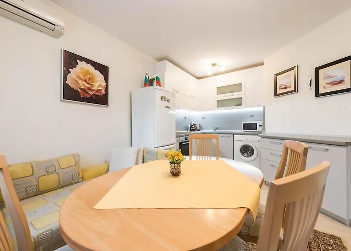 Calm Space In Center 아파트 바르나