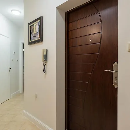 Apartment Spacious 1 Bedroom Near Sevastopol