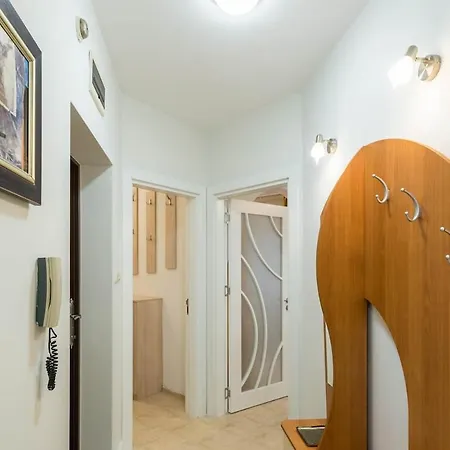 Calm Space In Center Apartment