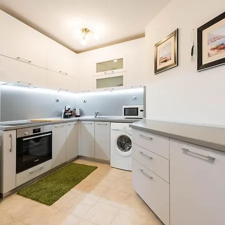 Spacious 1 Bedroom Near Sevastopol